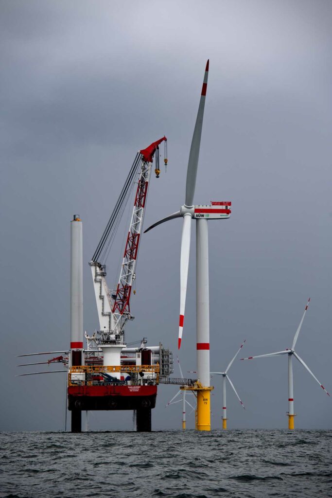 Offshore wind construction